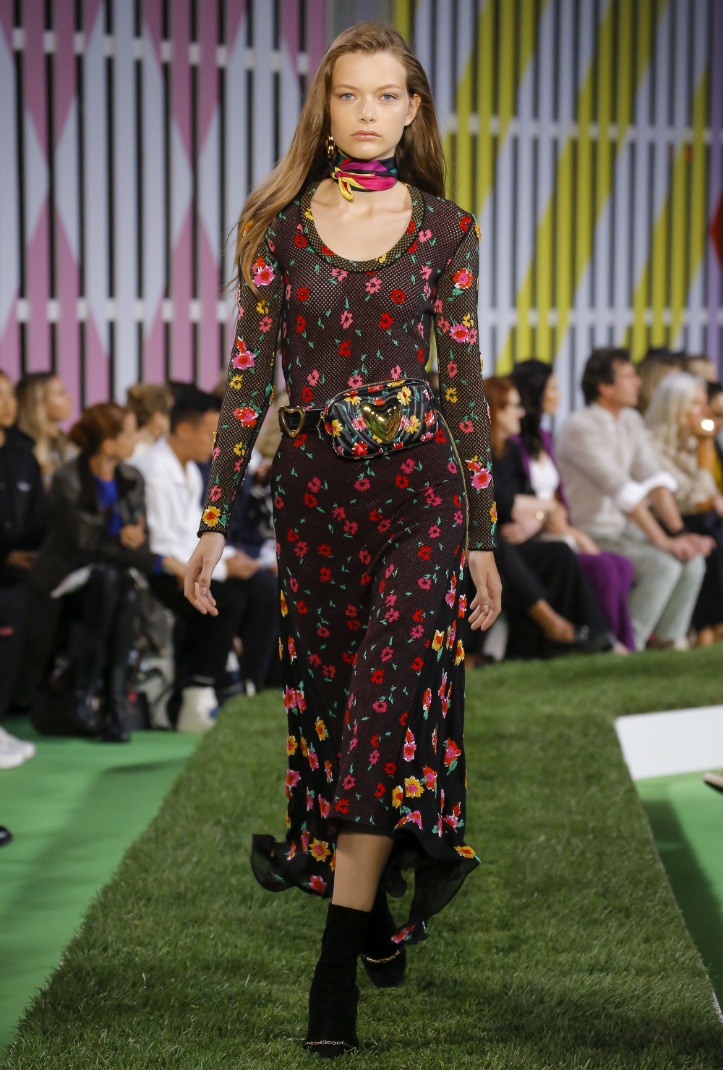 модное весеннее платье 2019 с цветочным принтом, длинным рукавом, ниже колен с шейным ярким платком