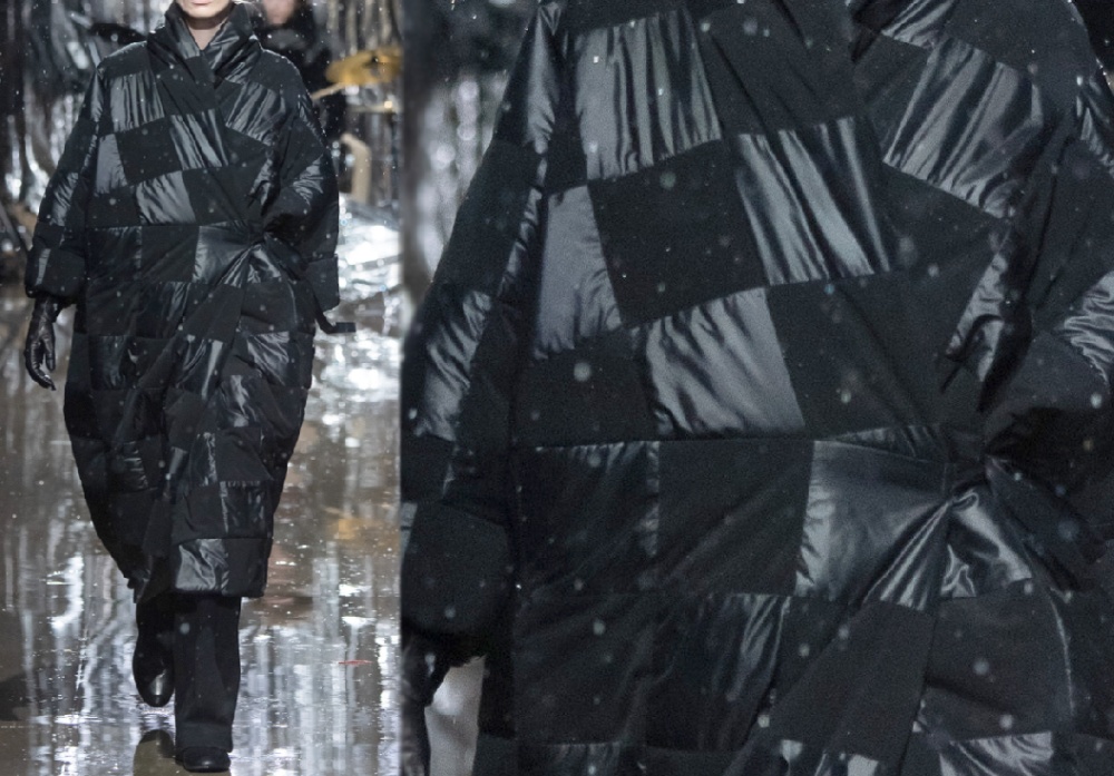 модное пальто большого размера с запахом и воротником шалькой - фото с модного показа весна 2020