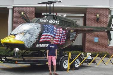 Прикольный американский вертолет на побережье Мексиканского залива.