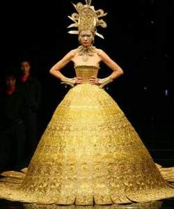 Золотое платье