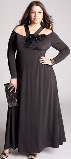 что надеть на новый год полной женщине - черное платье в пол оригинального фасона
