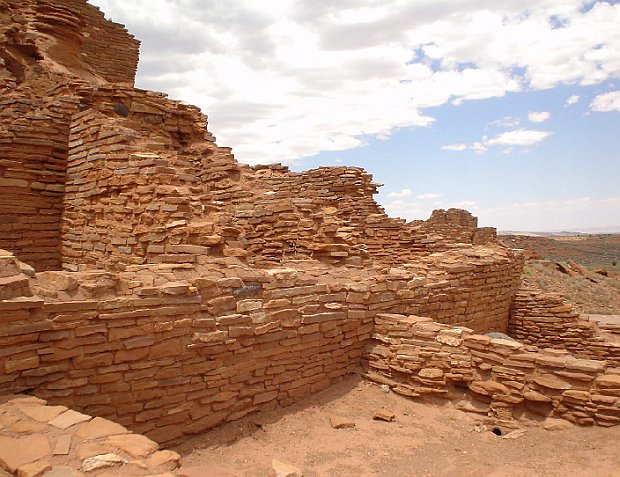 фото кирпичных развалин древнего индейского поселения синагуас