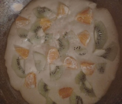 Пирог на сковороде с фруктами - пошаговый рецепт