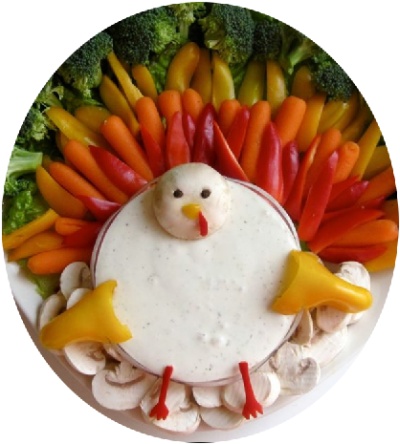 декор новогоднего стола из продуктов в год петуха - шампиньоны, цветные перцы, соус, брокколи