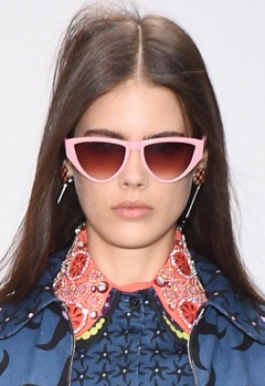 Модные женские очки Весна Лето 2016 – фото. Розовая оправа от Holly Fulton