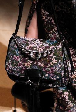 Модная женская сумка на осень с цветочным принтом от Miu Miu