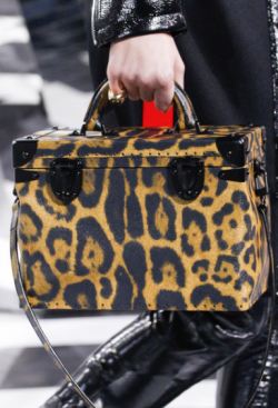 Louis Vuitton - модные сумки с животным принтом