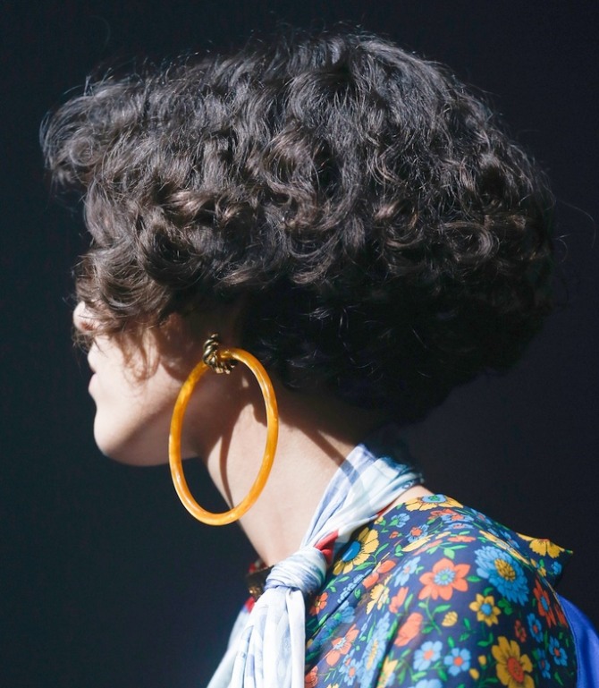 Короткие прически/стрижки моделей на модном показе от Баленсиага (Balenciaga) на сезон Весна-лето 2018 "Spring 2018 Ready-to-Wear"