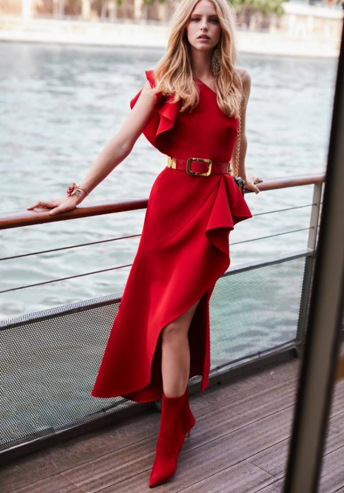 очень красивое красное летнее нарядное платья для торжественного случая с асимметричным кроем и волнанами