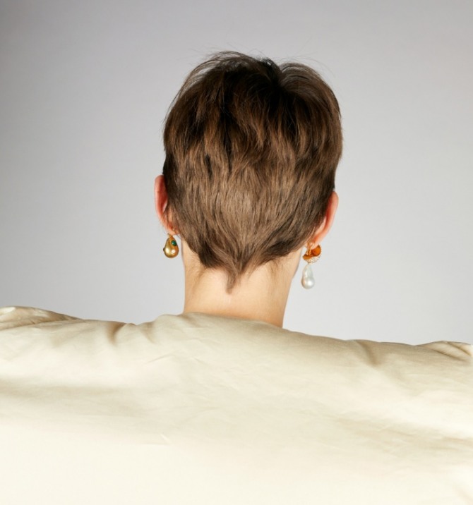 модная стрижка 2019 для девушек на коротких волосах вид сзади