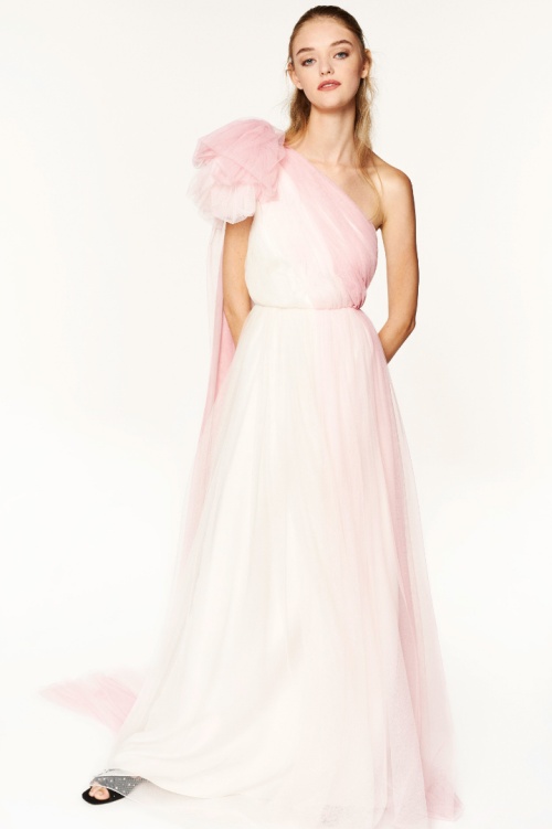 нежное розовое платье в пол с бантом на плече