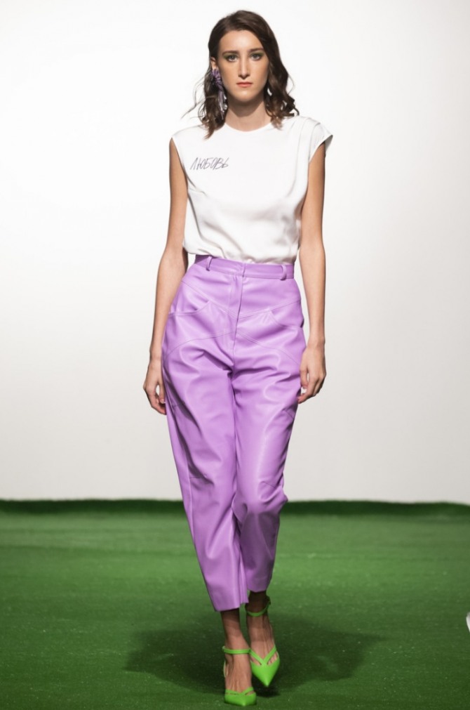 модель женских брюк светло-лилового цвета