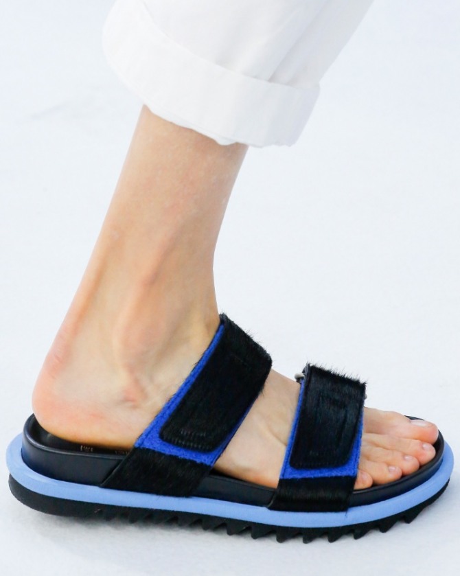 сандалии в спортивном стиле с липучкой-застежкой
