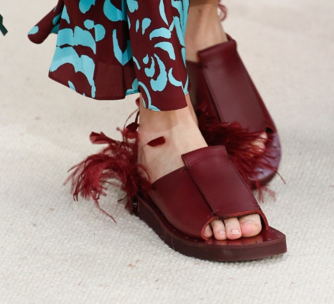 сандалии женские бордового цвета