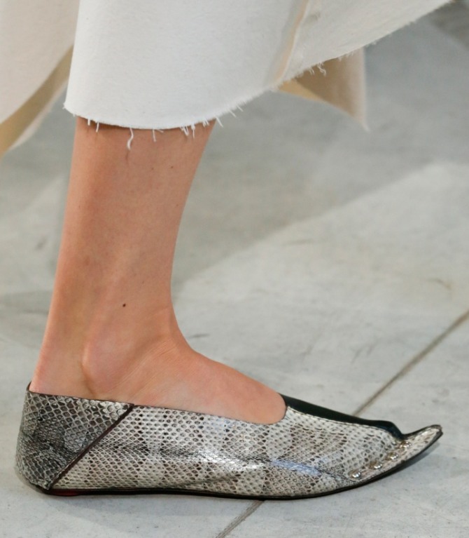 фото модной женской обуви весна 2019 туфли балетки из змеиной кожи