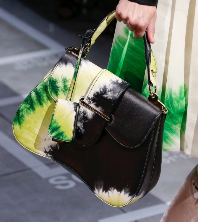 летняя сумка и платье с одинаковым рисунком