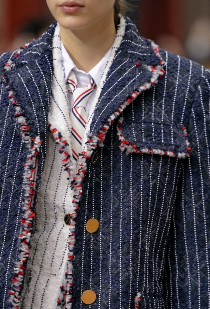 твидовое женское пальто в полоску с окантовкой-бахромой из цветных ниток