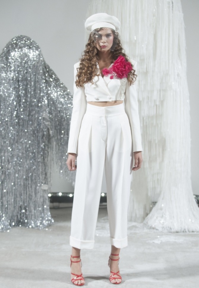 нарядный белый тотал лук - мода лето 2019 - элегантные женские брюки с жакетом