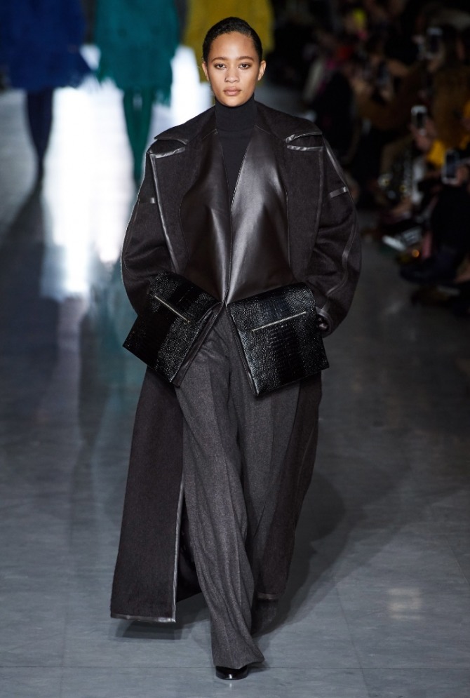 элегантная и стильная длинная темно-коричневая модель женской дубленки 2020 года с кожаной отделкой