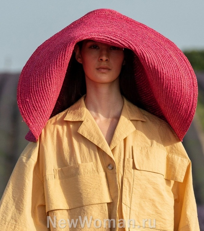 красная соломенная летняя пляжная шляпа от солнца с огромными полями - "вьетнамка"