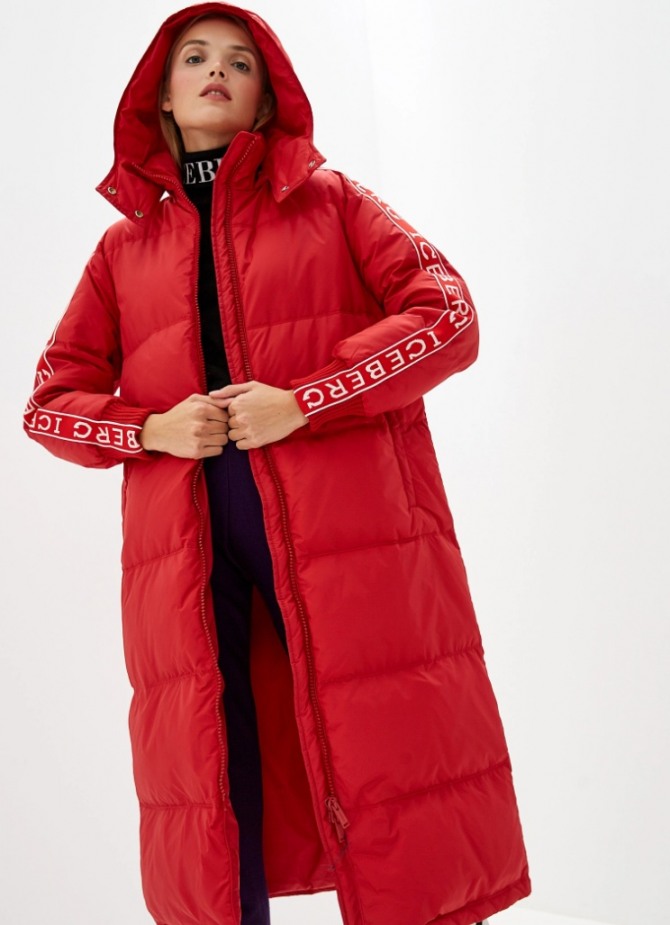 зимний стиль для девушек на 2020 год - красный пуховик от бренда Iceberg - фото