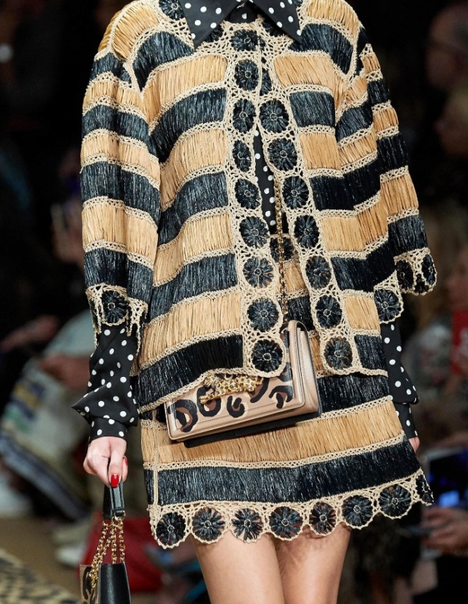 костюм с юбкой с вязаными вставками и блузкой в горошек - из коллекции Dolce & Gabbana весна-лето 2020