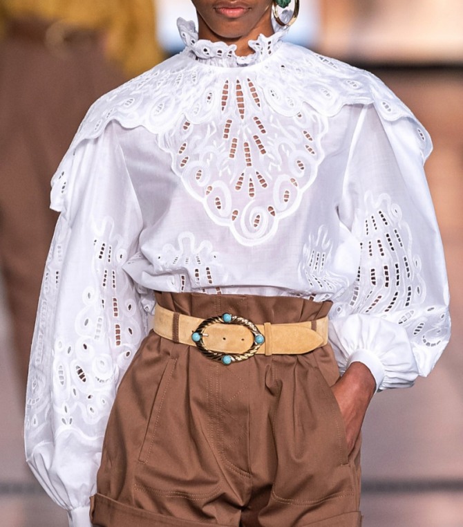 белая роскошная блузка с кружевными вставками и пышными рукавами от Alberta Ferretti