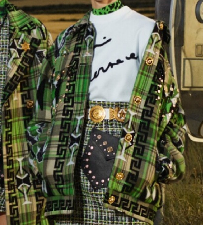 молодежная клетчатая тканевая куртка для девушки - с металлическими пуговицами, пайетками и этническим орнаментом