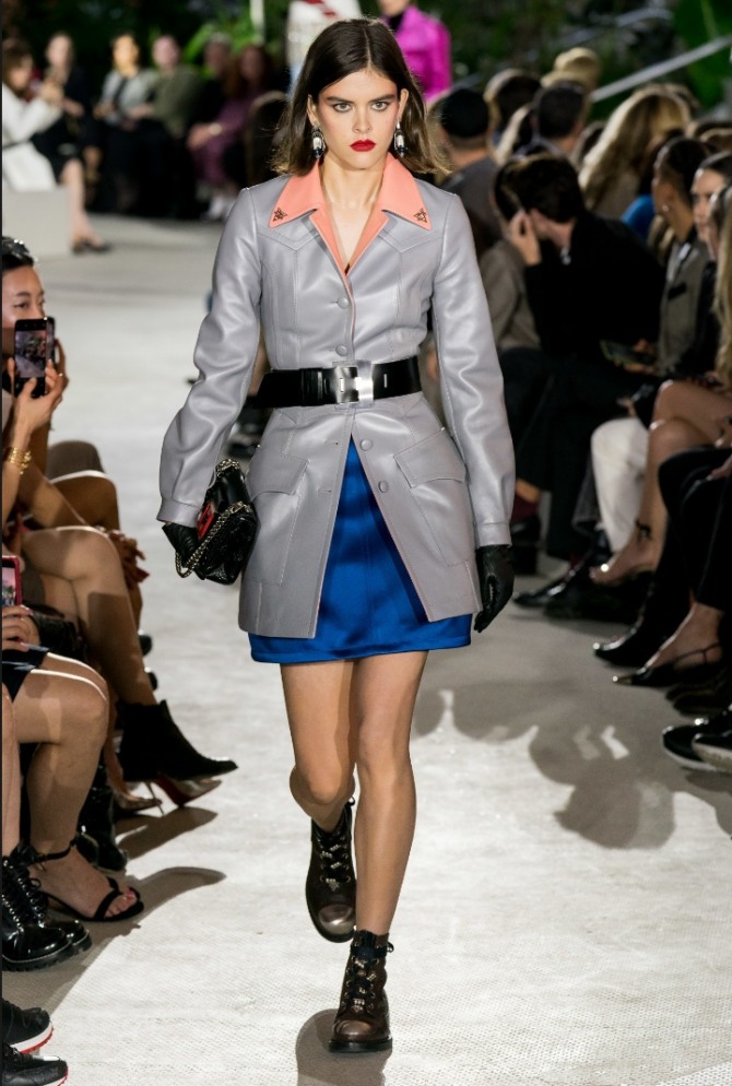 серое кожаное весеннее пальто 2020 года пальто ремнем от Louis Vuitton