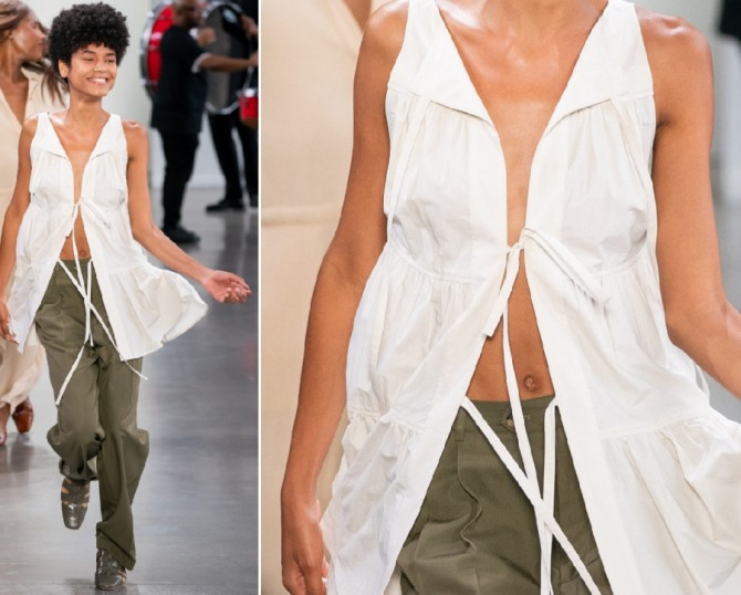 белая трехъярусная блуза-распашонка на завязках с летними брюками цвета хаки - фото летних образов 2020 года