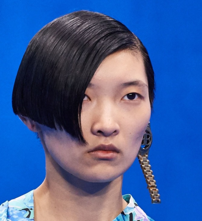 короткая стрижка каре-асимметрия - модный тренд для женских волос на сезон весна-лето 2020 года