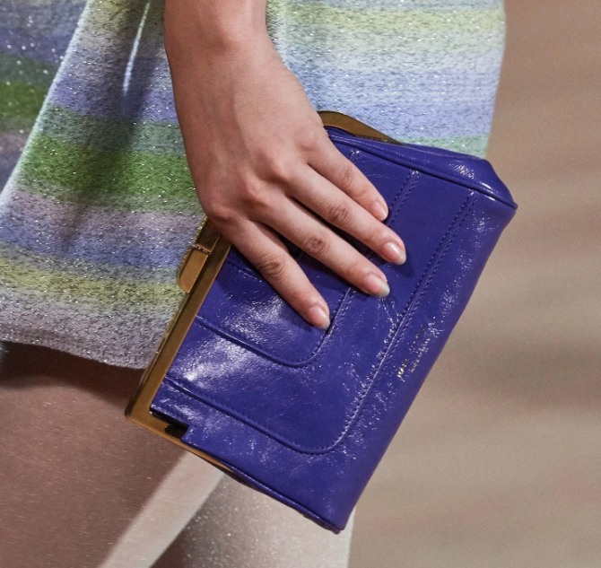 сумка-ридикюль  без ручки фиолетового цвета от Marc Jacobs