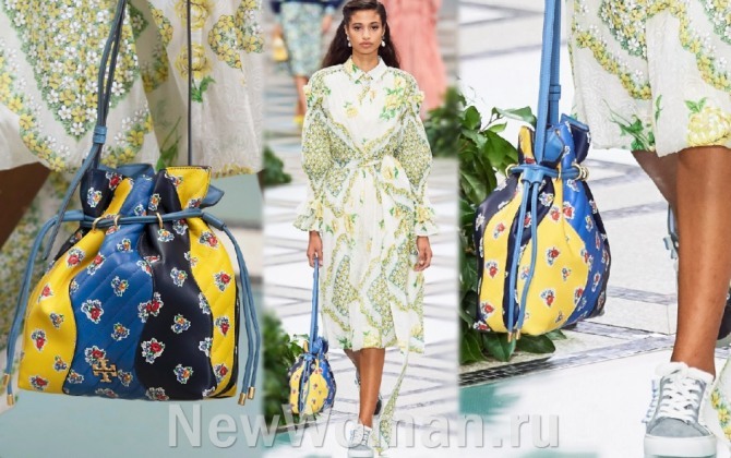 главные тенденции в моде на женские сумки весна-лето 2020 - сумка-кисет с цветочным принтом из ярких цветных полос - луки с модного показа Tory Burch