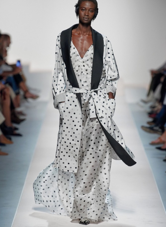 роскошное летнее белое пальто в черный горох - Ermanno Scervino, Милан, модный показ весна-лето 2020