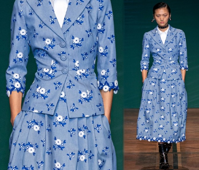 костюм из жакета с пышкой юбкой из лавсановой ткани серо-голубого оттенка, с цветочным принтом - фото с модного показа Andrew Gn весна-лето 2020