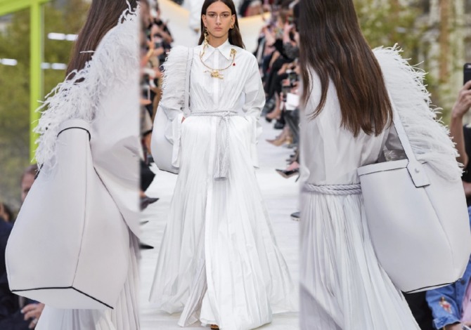 модный летний образ в белых тонах - платье макси с сумкой-торбой через плечо - стильный лук от Valentino, коллекция весна-лето 2020
