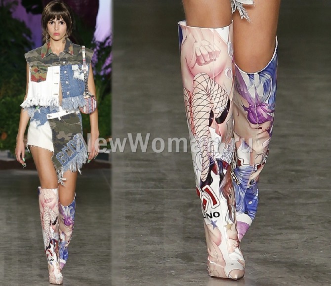модные женские сапоги с плакатным принтом весна 2020 к джинсовому костюму в стиле пэчворк - из модного показа GCDS
