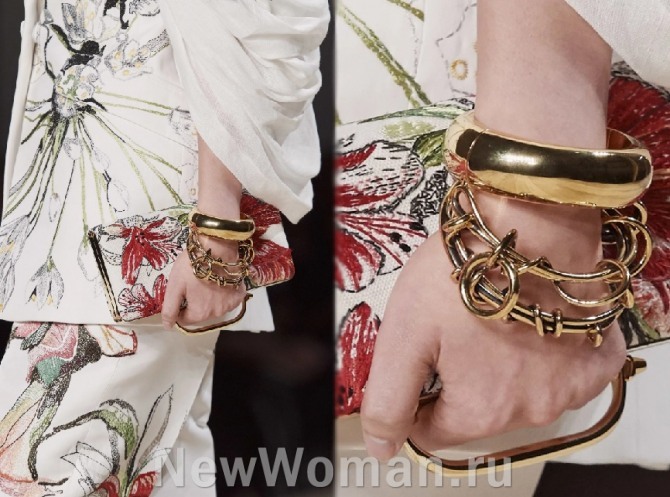 модные женские браслеты из металла желтого цвета от бренда Alexander McQueen