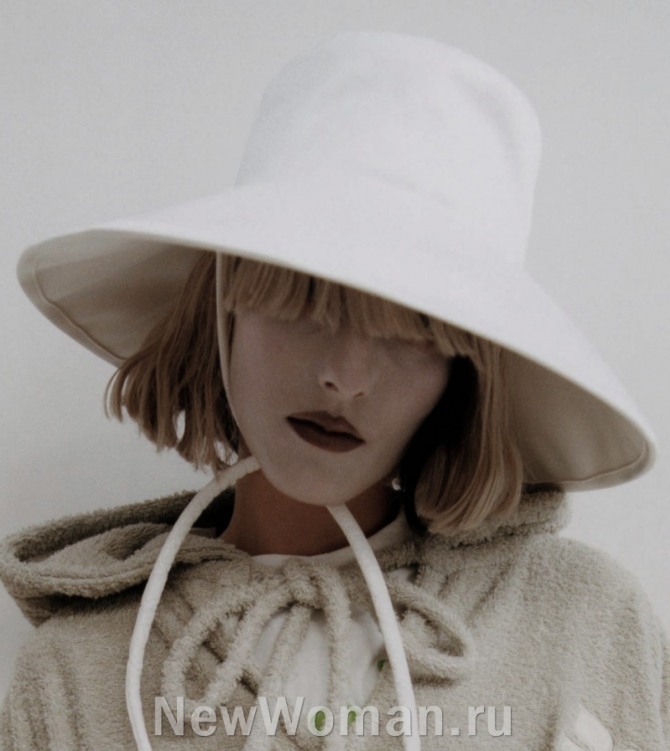 шляпа-абажур -  фото с модного показа Courrèges (неделя моды в Париже весна-лето 2020 года)