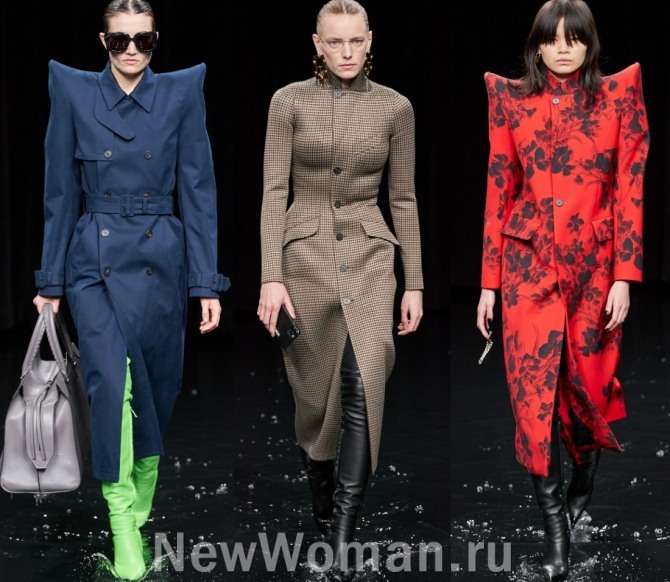 фото трендов дамских пальто 2021 года от французского бренда Balenciaga с модного показа в Париже