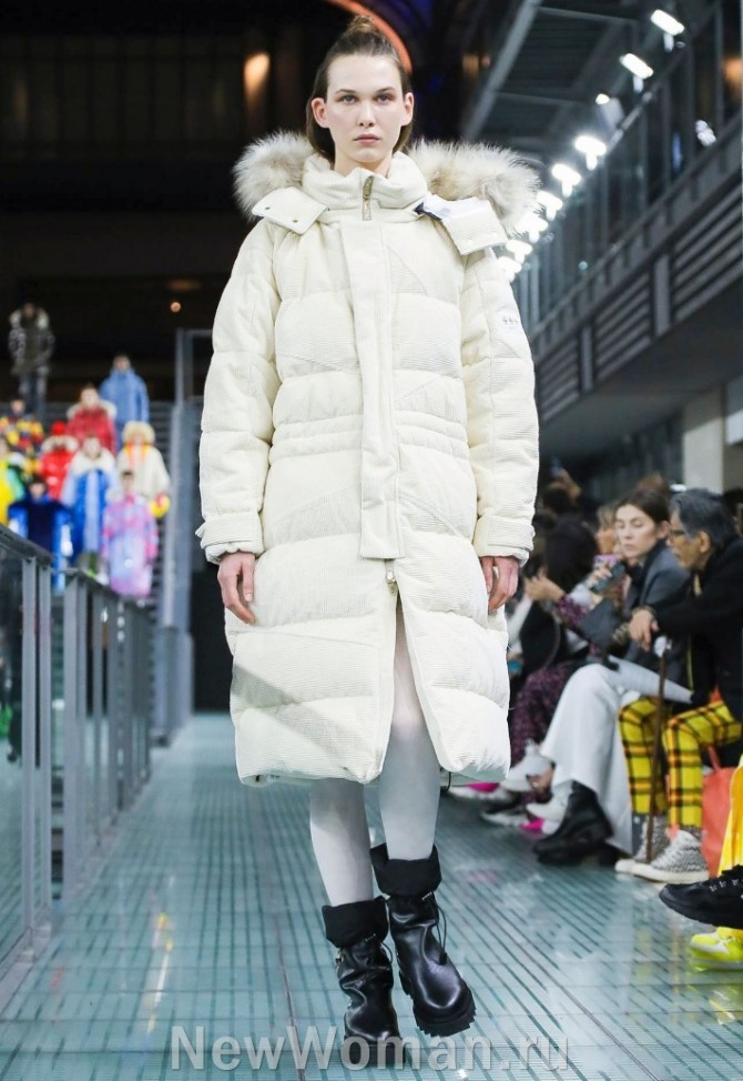 белый пуховик в классическом стиле - луки с модных европейских показов 2021 года