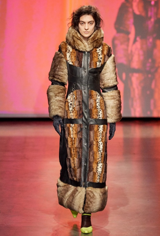 длинная шуба прямого силуэта с капюшоном и кожаными вставками от Marine Serre модный показ осень-зима 2020-2021