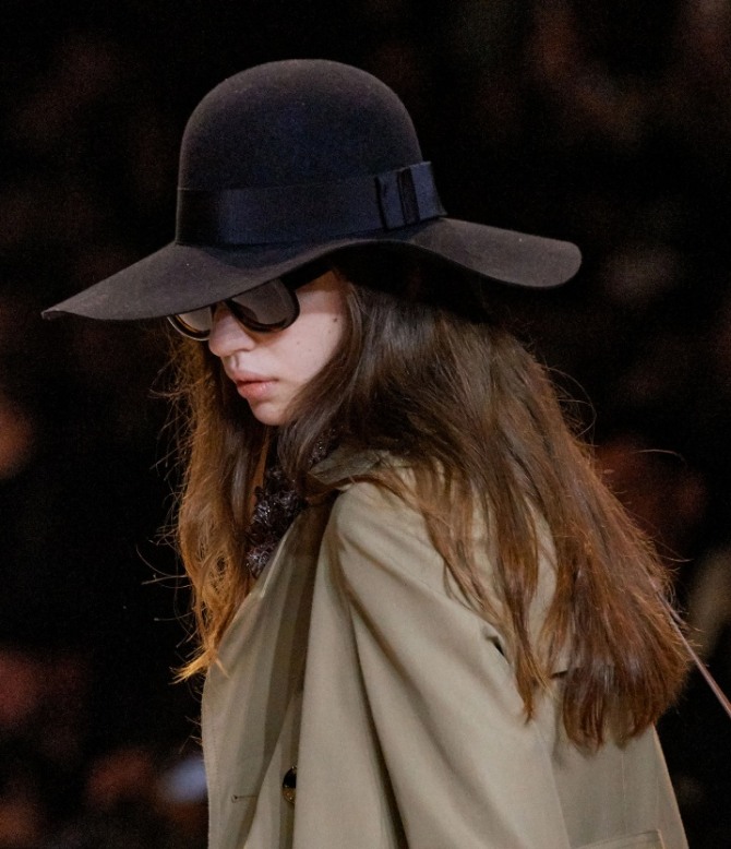 шляпа флоппи от модного дома Celine - коллекция осень-зима 2020-2021, модель имеет мягкие поля и тулью округленной формы