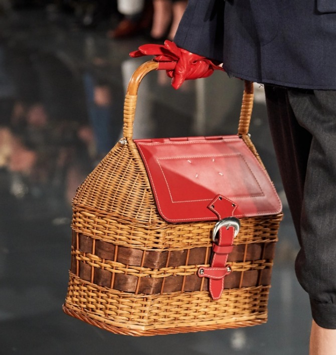 плетеная сумка-домик от Maison Margiela