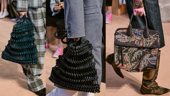плетеные пластиковые сумки-авоськи и тканевая сумка с вышивкой - идеи на осенний сезон 2020 года от бренда Salvatore Ferragamo