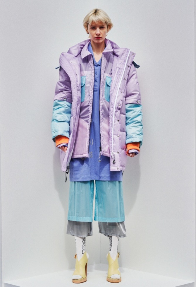 двухслойная сиреневая молодежная куртка с подиума в Токио от бренда Bodyson - коллекция 2021 года