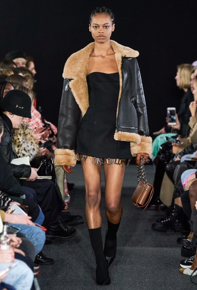 самые модные дизайнерские куртки - кожаные зимние с меховой отделкой - фото с модных показов на 2021 год от бренда David Koma