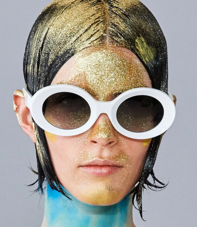 какие солнцезащитные женские очки самые модные в сезоне осень-зима 2020-2021 - с белой оправой и черными линзами от Marni