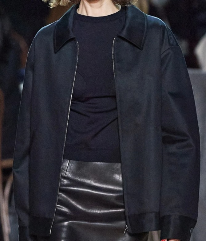 черная куртка прямого кроя с небольшим воротником и застежкой-молнией для женщин 2021 года - их коллекции Marc Jacobs
