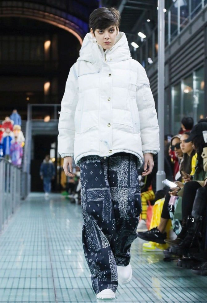зимняя белая куртка с капюшоном от бренда Tatras - фото модных тенденций на 2021 год